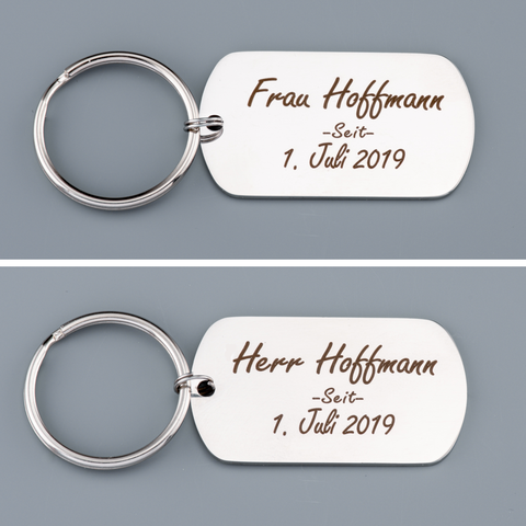 Ein Paar personalisierte Schlüsselanhänger für Pärchen und Frischverheiratete